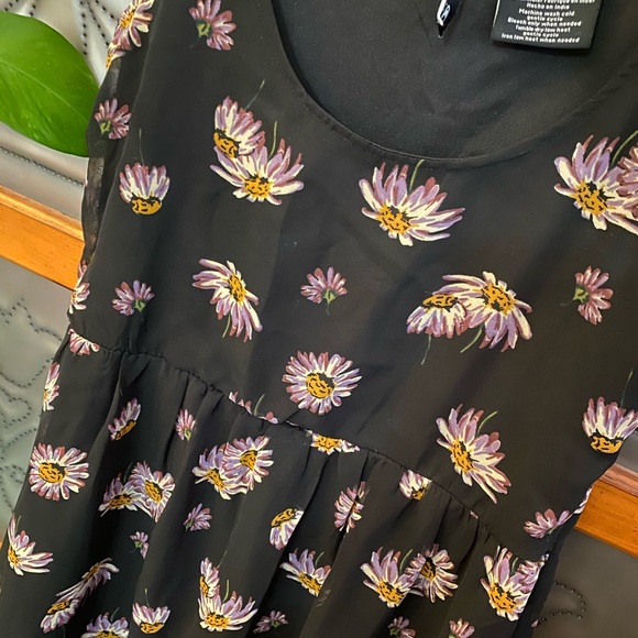 2/$10- O’Neill- Scoop Neck High Low NEEDS REPAIR - Picture 5 of 13